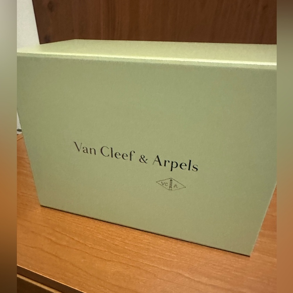 Van Cleef & Arpels Empty Gift Box - image 7